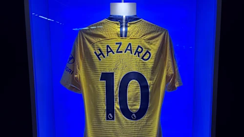 来自博物馆：阿扎尔最后一件联赛球衣