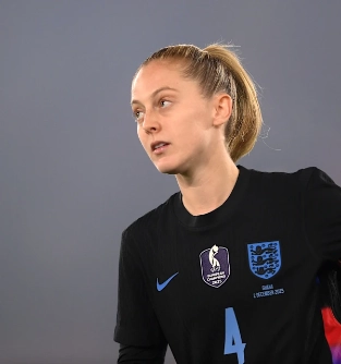 国际赛：三人助力狮女队获胜，蓝军在国家联赛中表现参差不齐