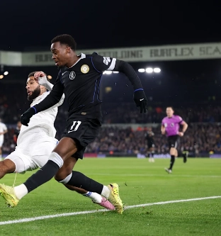 不败纪录就此终结！切尔西1-3客负利兹联，全场遭压制，帕尔默伤愈复出难救主