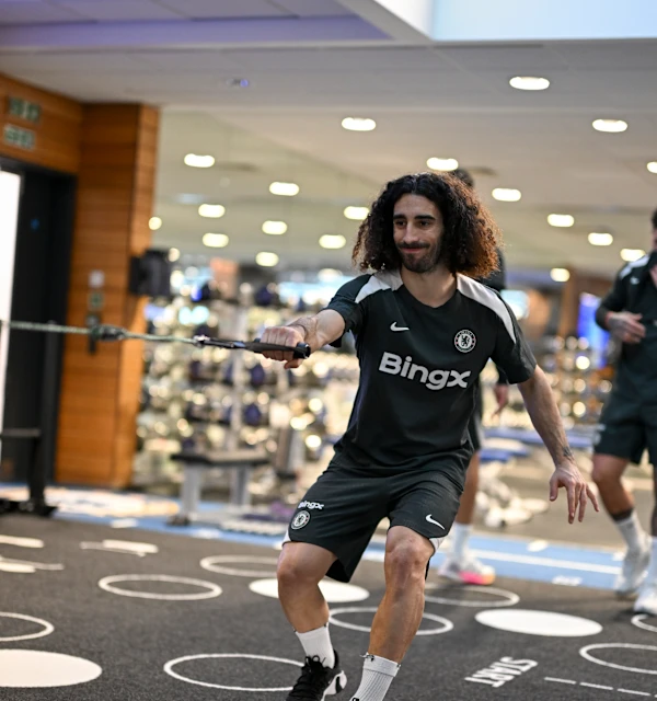 切尔西科巴姆基地训练图集：恩佐、酷酷、内托全情投入，队长詹姆斯领衔！