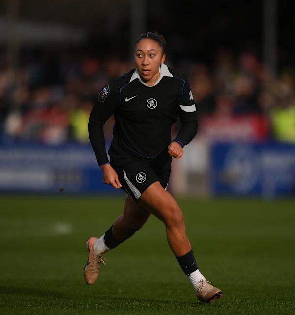 万万没想到！重伤回归首秀即巅峰，揭秘切尔西王牌劳伦·詹姆斯如何征服2025，剑指2026！