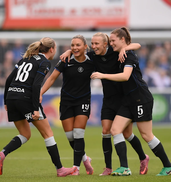 新年首战打响！切尔西女足迎战西汉姆联：冲击WSL榜首，新帅首秀能否抵挡蓝军攻势？